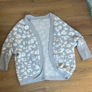 Mud Pie Light Gray and White Leopard Print Open Cardigan